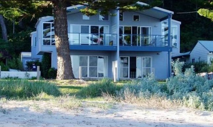Long Beach House | Long Beach Beachfront Villa 1