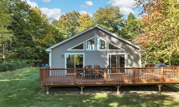 Moultonborough House | Long Island Winnipesaukee Home For 6 Short Drive From Long Island Beach