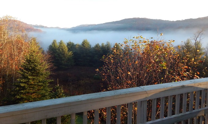 Frank Ski Chalet | Long Range Views & Close to Grandfather, Roan, Beech & Sugar Mountains