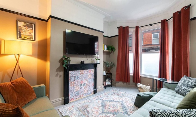 Liverpool City Centre House | Long Stay Discounts | Work-Friendly | Free Parking
