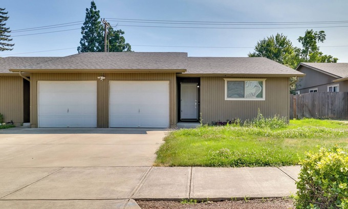 Salem House | *Long Stay* Pet Friendly Lovely West Salem Home.