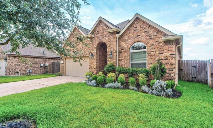 Cypress House | Long stay Special｜Large Fenced Backyard #41228