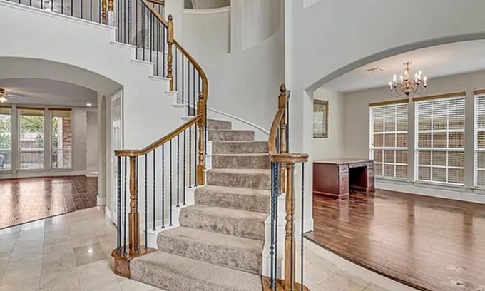 North Central Carrollton House | Long-term rental resident home with Spacious 8-bedroom with AC WiFi Laundry room