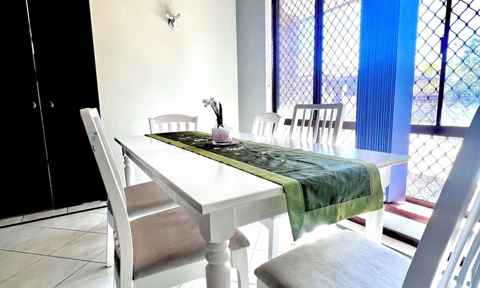 Winthrop House | Long-Term Stay Ens Large Bedroom Near River City University Hospital Fremantle