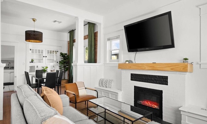 Garfield House | 🛋 Long-Term Stay Gem | Fast Wi-Fi, Full Kitchen & Cozy Vibes