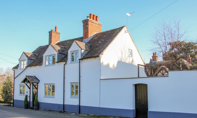 Edgmond House | LONGCOURT COTTAGE, pet friendly in Edgmond, Shropshire
