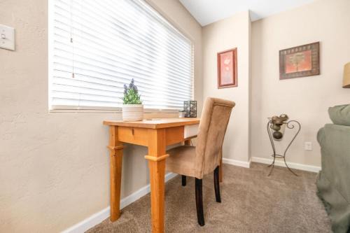 Visalia Apartment | Longer Stays for Travelers- Apt Blocks from Hospital, Downtown