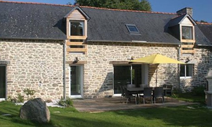 Quimperle Villa | Longère with heated indoor pool on 18 ha estate with animals