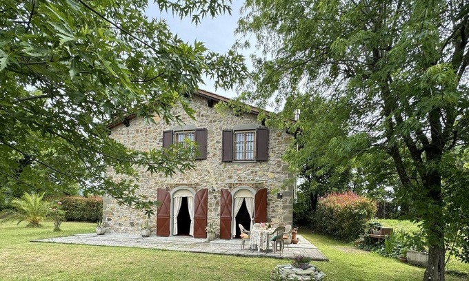 Capannori Cottage | Longoio Garden Cottage Charm
