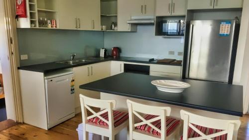 Blacksmiths House | Longshore Drift - metres to Blacksmiths Beach