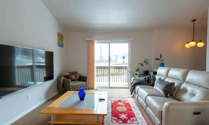 Canyon Rim House | LongTerm Twin Home 3Bdrm 2Bth Pets* TNJW Best Area