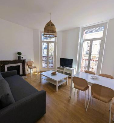 Quartier Chorier-Berriat Apartment | Longue durée - Appart rénové avec grand salon et 1 chambre - Tram et Clinique Mutualiste à 1 min
