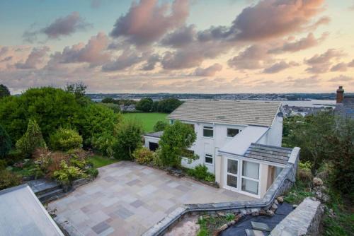 Pembroke Dock House | Longview - 4 Bedroom Holiday Home - Pembroke Dock