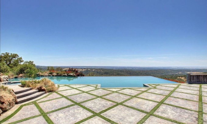 Auburn House | Longview Chateau Estate