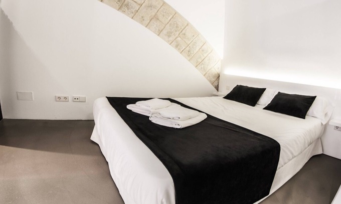 La Llotja-Born Apartment | Lonja Suites 2 Black
