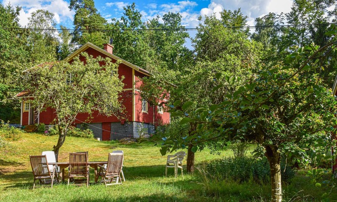 Tving House | Look forward to a wonderful holiday in this attractive holiday home near the lake.