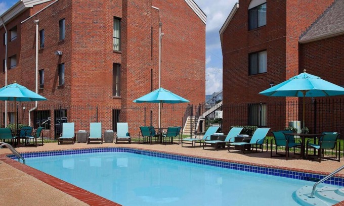 White Station Apartment | Look No More! w/ Parking, Pets Allowed Near Children's Museum of Memphis!