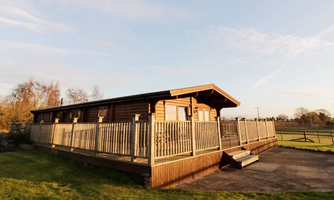 Grimley Cabin | LOOK OUT LODGE, pet friendly, with a garden in Hallow