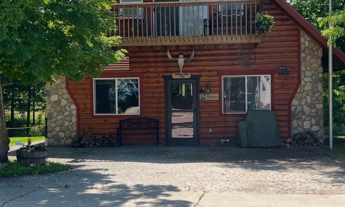 Whipholt House | Looking to enjoy time at the lake?