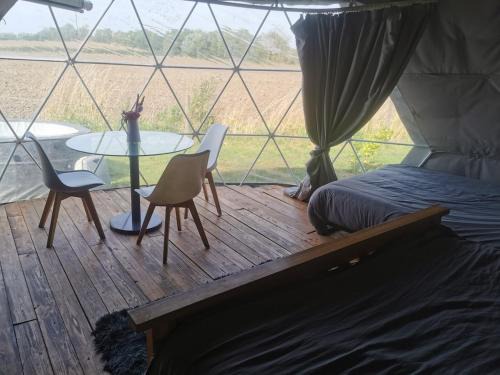 Lincoln House | Lookout Domes for Groups upto 12, Hot tub