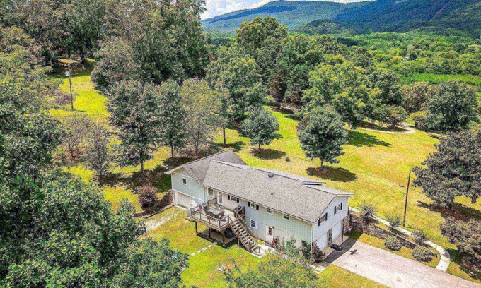 Chickamauga House | Lookout Mountain Vista | 4 Bedroom Home on 3 acres | 12 miles Cloudland Canyon & Chattanooga