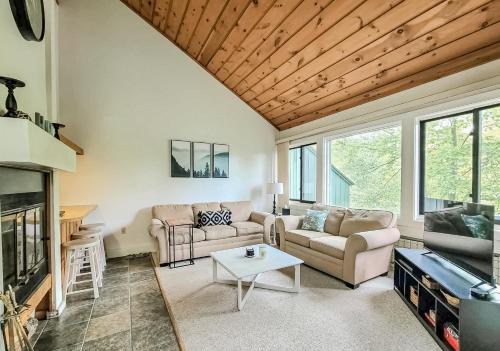 Lincoln Apartment | Loon Mountain Getaway