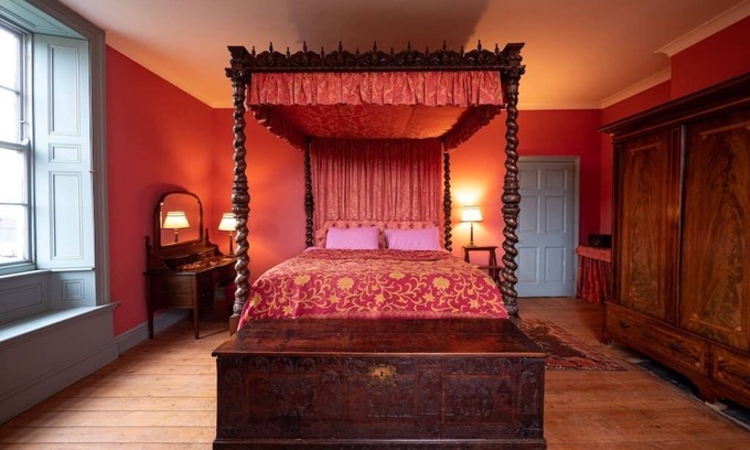 Scunthorpe Other | Lord of the Manor Suite: Sleeps up-to 3