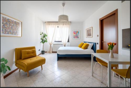 Albate Apartment | Lorelake Holidays - Sunny Studio