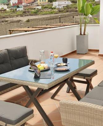 Moya House | Los Adejo