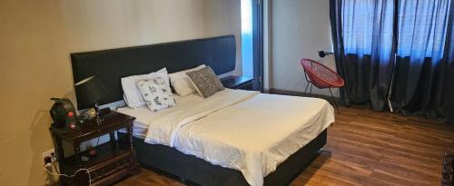 Ekurhuleni House | Los Angeles Lakefield guesthouse
