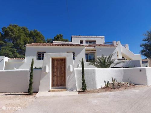 Casas de Torrat House | Los Hermanos