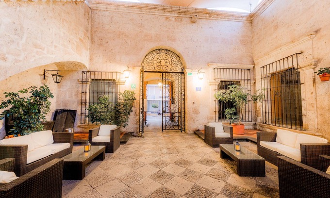 Historical Center Hotel | Los Tambos - Colonial