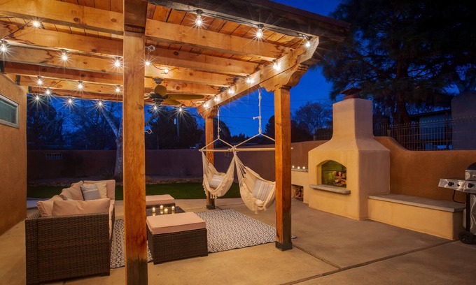 Alamedan Valley House | Los Ranchos Adobe Home