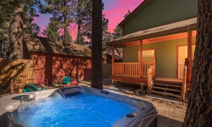 Peter Pan House | Lost Boys Hideaway- 5 minutes to snow play