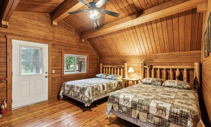 Grantsdale Cabin | Lost Horse Lodge – Double Queen Cabin #14