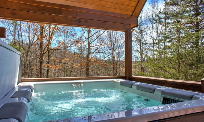 Sweetbriar Farms Cabin | Lost in Bearadise by Carolina Mornings | Game Room🎮 & Hot Tub♨️🐻