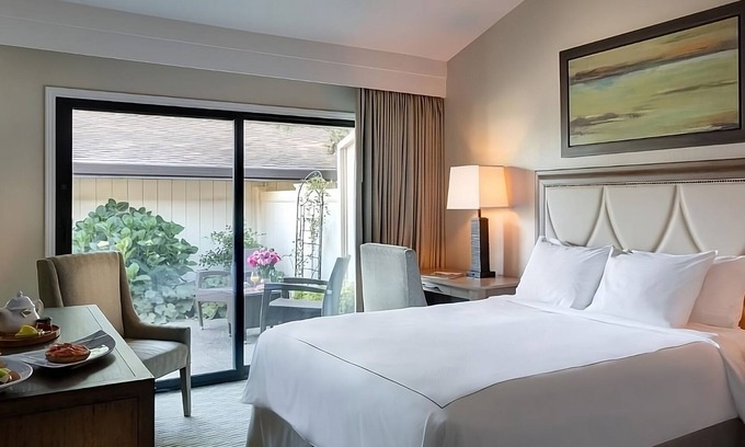 Napa Hotel | Lots of Activities Onsite! Comes w/Free Parking, Pool, Near Garfield Park!