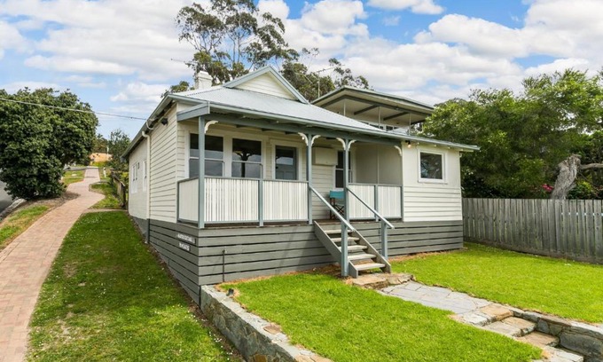 Lorne House | Lottis Cottage