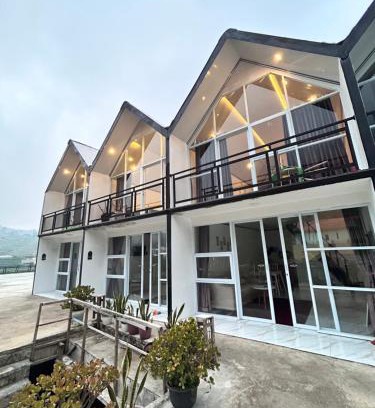 Kejajar Villa | Lotus sikunir dieng
