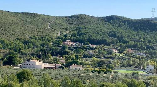 Eyguieres Hotel | Lou Castellas
