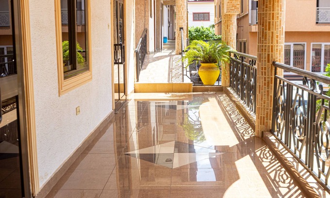Accra Hotel | Lou Ralph Hotel