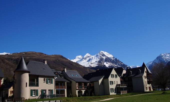 Peyragudes Apartment | LOUDENVIELLE cosy apartment 150m from cable car.