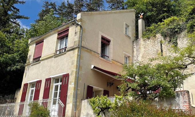 Nazelles-Negron House | Loue Maison au Coeur des Châteaux de la Loire, Semi-troglodyte, Piscine
