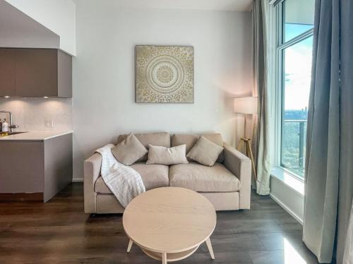 Burnaby Apartment | Lougheed Sky Retreat, King Suite with Balcony and Parking