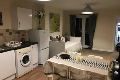Salisbury Apartment | Louis Lodge