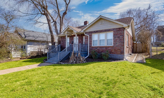 Maxwell House | Louise by AvantStay | Cute Nashville Home w/Large Yard & Firepit!