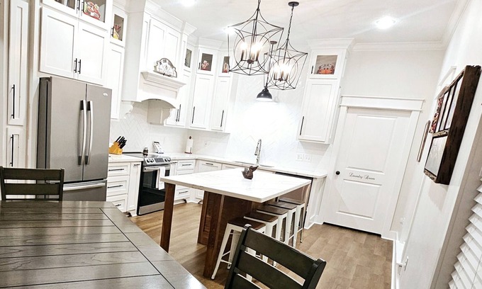 Lake Charles House | LOUISIANA XL LUXURY 5BR RETREAT WITH POOL & MUCH MORE NEAR CASINOS