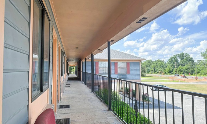 Louisville Hotel | Louisville Inn By Oyo Louisville Municipal Airport