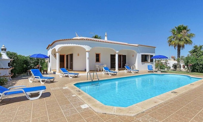 Sesmarias Villa | Lourenço - Amazing Villa with private pool, air/con, BBQ, Free Wi-Fi, near amenities