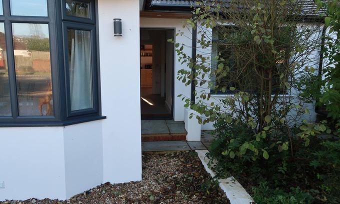 Lancing House | Lovable Lancing with Garden & Parking